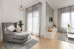 MM House - Adults Only