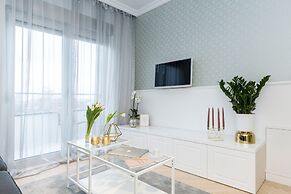 MM House - Adults Only