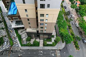 Ami Splendid Luxury Royal