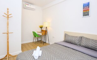 Ami Splendid Luxury Royal