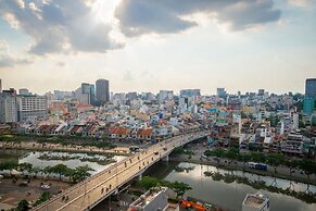 Ami Splendid Infinity Pool
