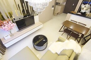 Ami Splendid Infinity Pool