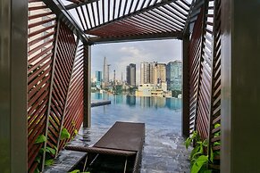 Ami Splendid Infinity Pool