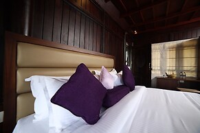 Contour Island Resort & Spa