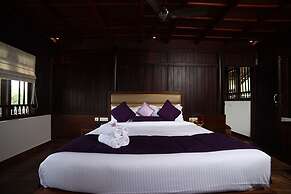 Contour Island Resort & Spa