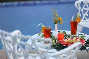 Contour Island Resort & Spa