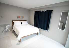 RoomQuest Bangkok Ratchada