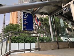 RoomQuest Bangkok Ratchada