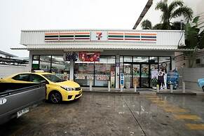 RoomQuest Bangkok Ratchada