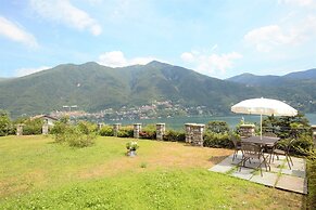 Villa Oliveto with Pool and Lake view