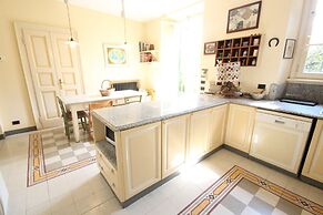 Botanic Garden Villa