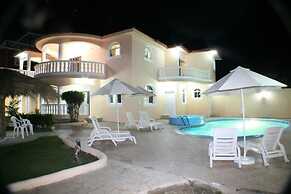 Private 6 Bedroom Villa Great for Parties