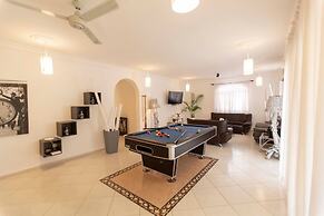 Private 6 Bedroom Villa Great for Parties