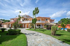 Private 6 Bedroom Villa Great for Parties