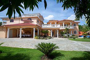 Private 6 Bedroom Villa Great for Parties