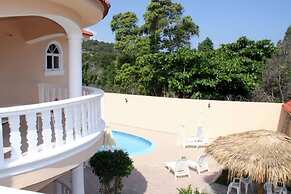 Private 6 Bedroom Villa Great for Parties