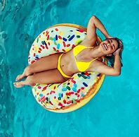 The Palm Leaf Apartments