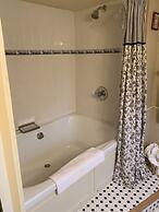 Lovett's Inn and Restaurant