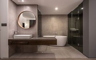 H hotel