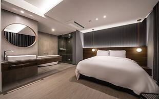 H hotel
