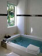 The Rippling Vale Masion of Hot Spring