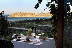 Cayo Exclusive Resort & Spa