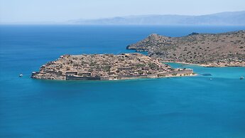 Cayo Exclusive Resort & Spa