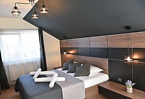 Green Wood Residence