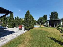 Green Wood Residence