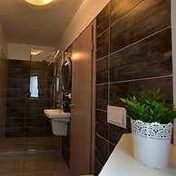 Green Wood Residence