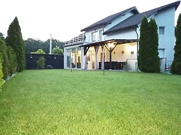 Green Wood Residence