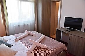 Green Wood Residence