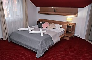 Green Wood Residence