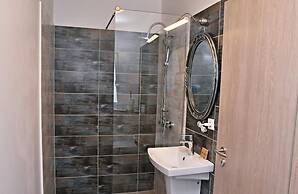 Green Wood Residence