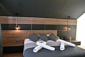 Green Wood Residence