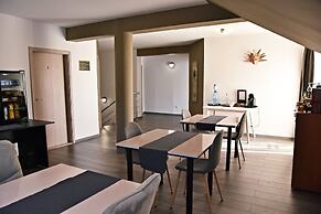 Green Wood Residence