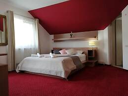 Green Wood Residence