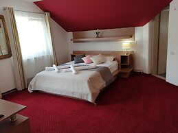 Green Wood Residence