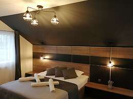 Green Wood Residence