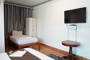 Chaiyai River Front Hotel