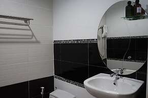 Chaiyai River Front Hotel