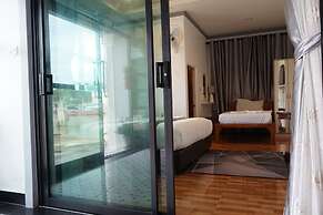 Chaiyai River Front Hotel