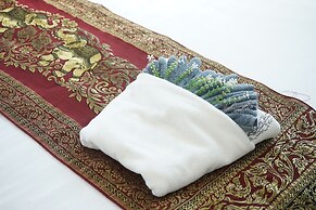 Chaiyai River Front Hotel