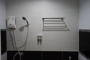 Chaiyai River Front Hotel