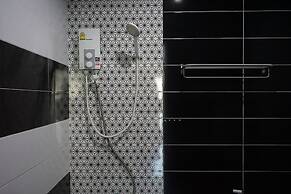 Chaiyai River Front Hotel