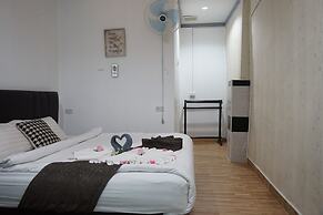 Chaiyai River Front Hotel