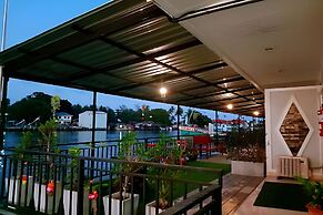 Chaiyai River Front Hotel