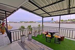 Chaiyai River Front Hotel