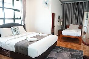 Chaiyai River Front Hotel