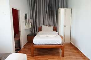 Chaiyai River Front Hotel